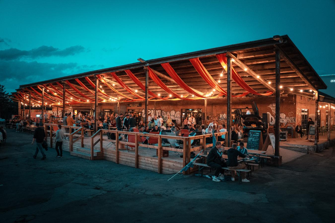 GASA set udefra i aftenbelysning