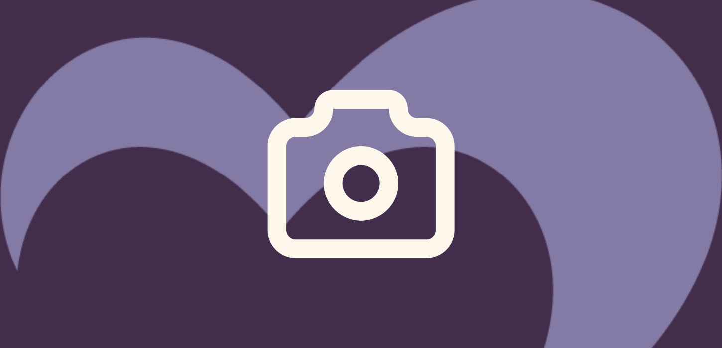 Ikon af kamera på lilla baggrund